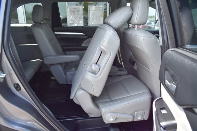 Used 2018 Toyota Highlander XLE w/ Protection Package #3 AWD/4WD image 41