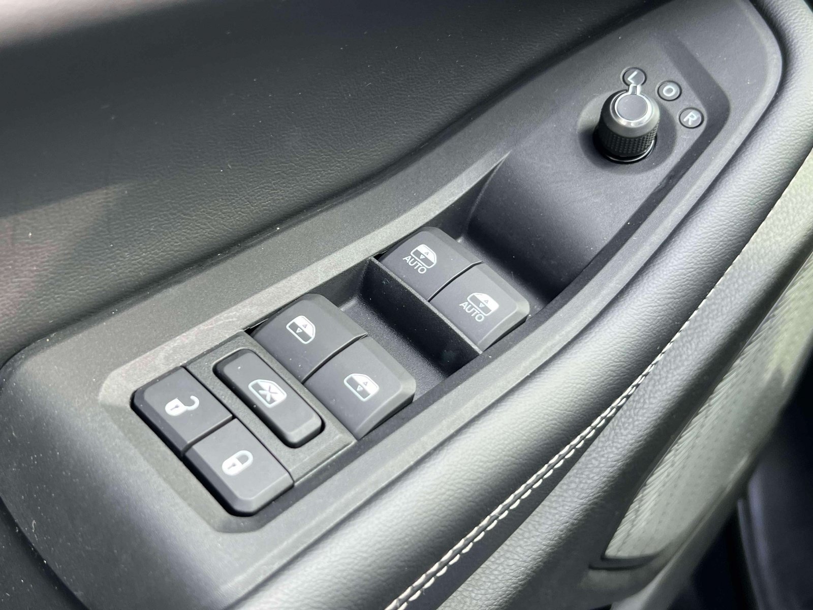 Used 2025 Jeep Grand Cherokee L Limited w/ MOPAR Finishing Package AWD/4WD image 17