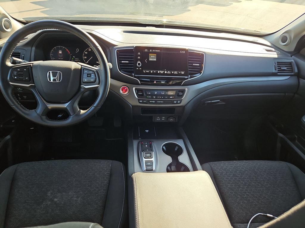 Used 2025 Honda Ridgeline Sport image 9