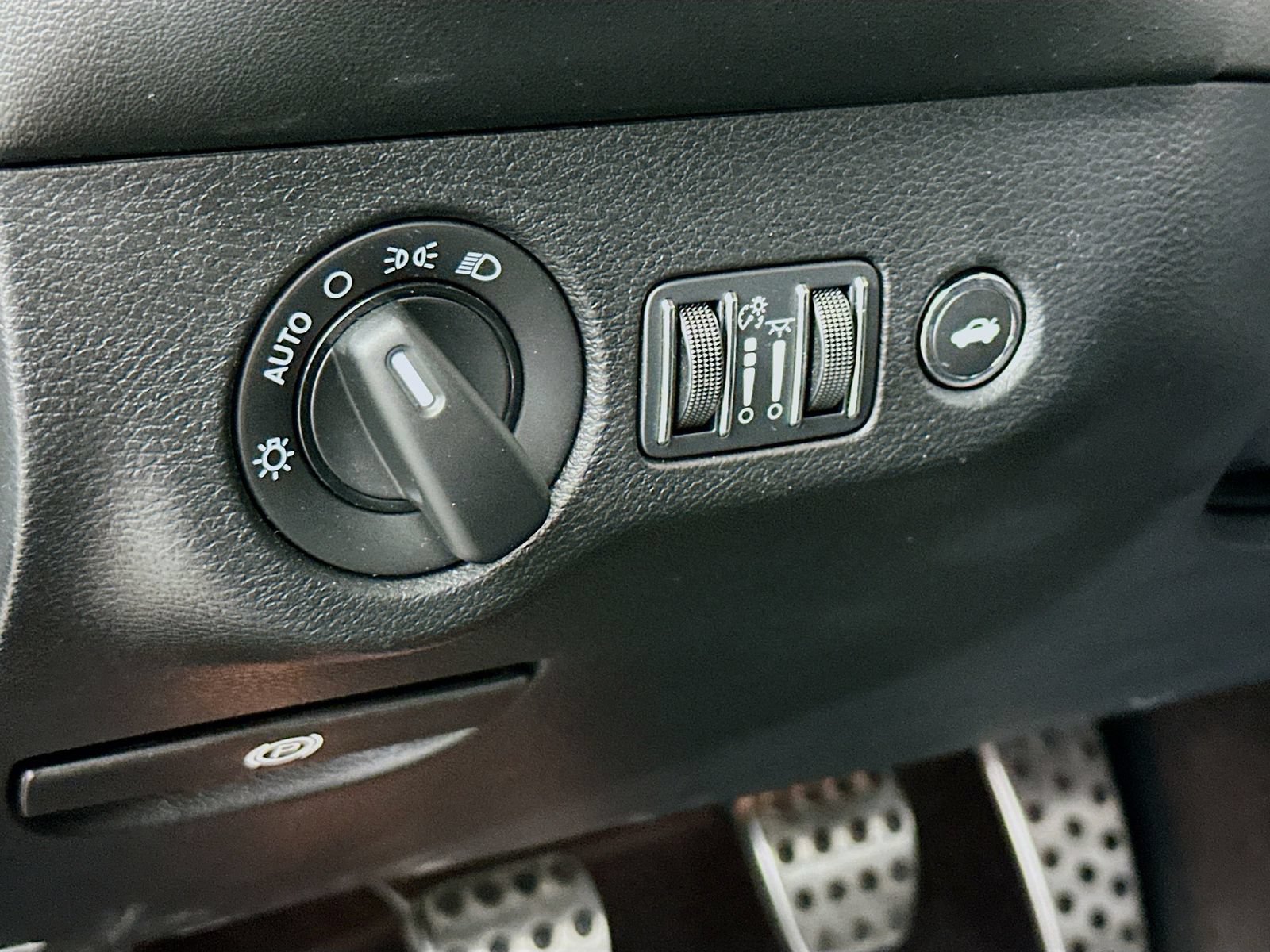 Used 2023 Dodge Challenger R/T Scat Pack RWD image 10
