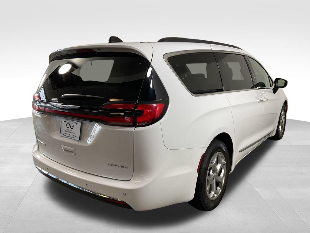 Used 2023 Chrysler Pacifica Limited image 9