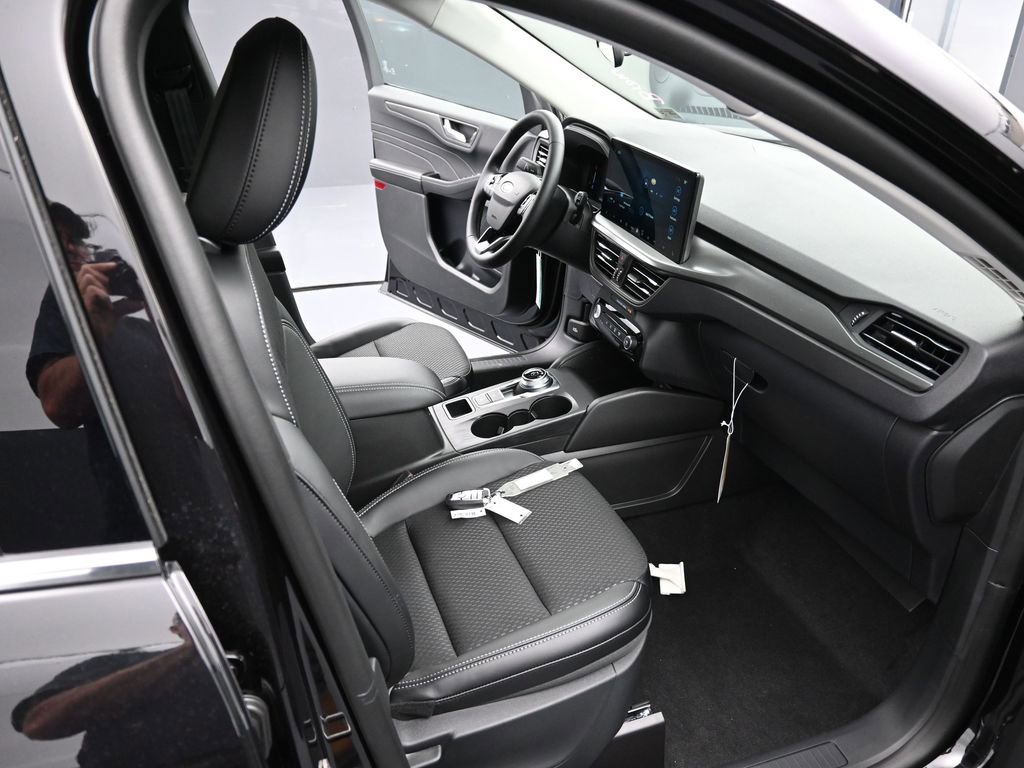 New 2025 Ford Escape SE image 28