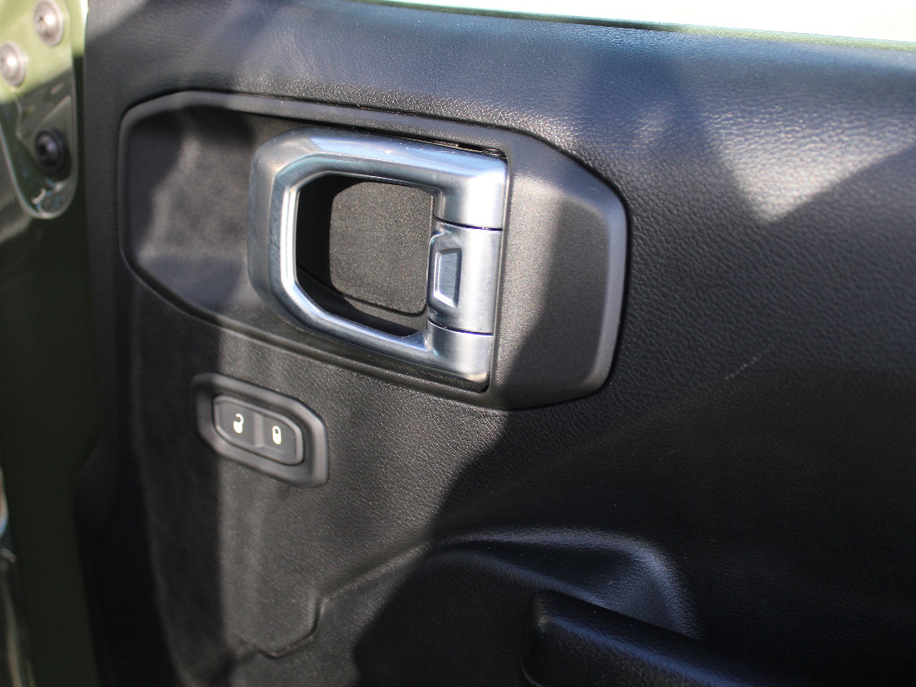 Certified 2021 Jeep Gladiator Willys image 17