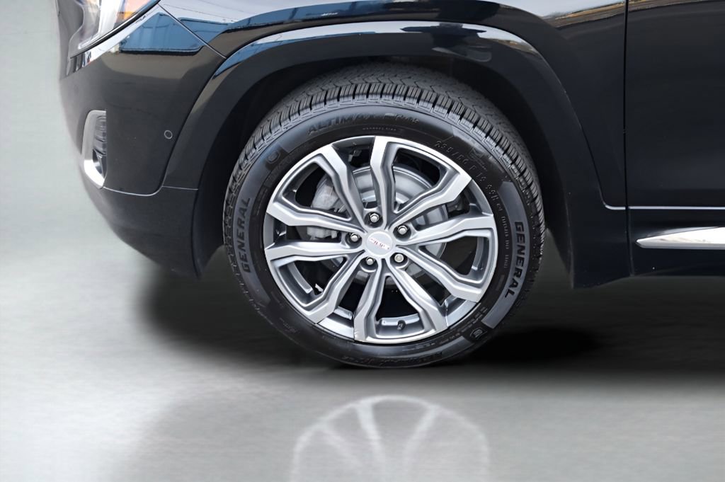 Used 2021 GMC Terrain Denali w/ Denali Premium Package image 3