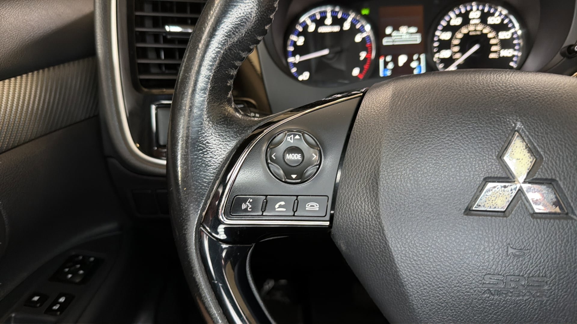 Used 2017 Mitsubishi Outlander SE FWD image 27