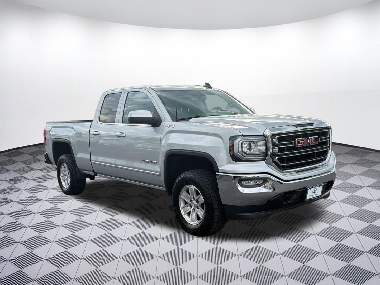 Used 2017 GMC Sierra 1500 SLE w/ SLE Value Package AWD/4WD image 7