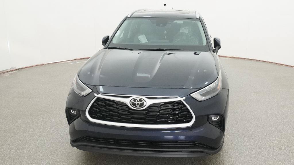 New 2026 Toyota Highlander XLE AWD/4WD image 2