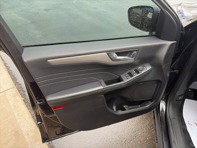 Used 2021 Ford Escape SE w/ Cold Weather Package image 10