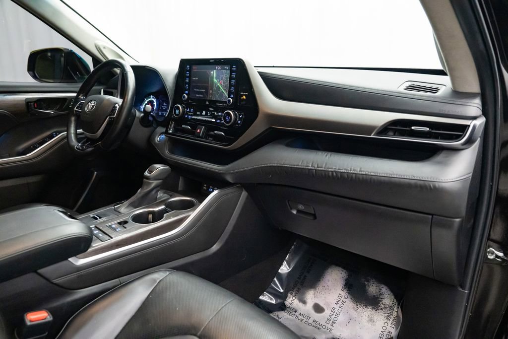 Used 2022 Toyota Highlander Limited image 30