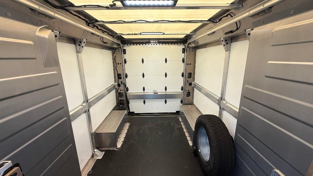 Used 2024 Chevrolet Brightdrop 400 w/ Commercial Equipment Package AWD/4WD image 25