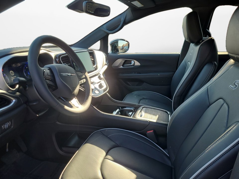 New 2026 Chrysler Pacifica Limited w/ S Appearance Package image 9
