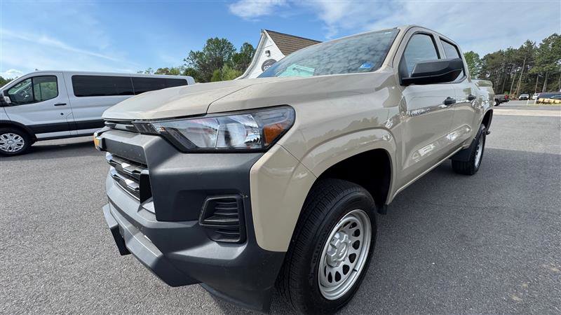 Used 2024 Chevrolet Colorado W/T image 11