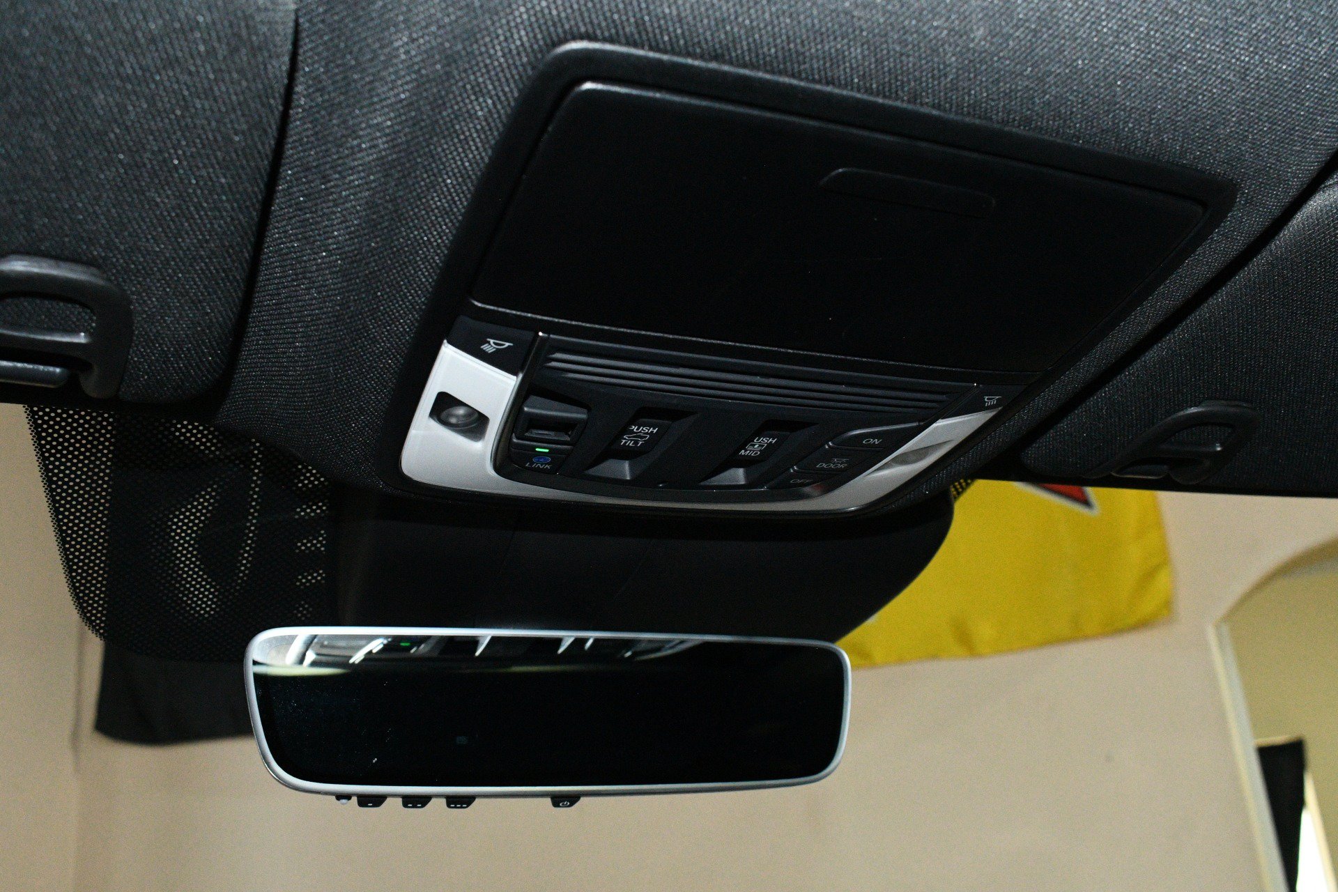 Used 2025 Acura RDX SH-AWD image 31