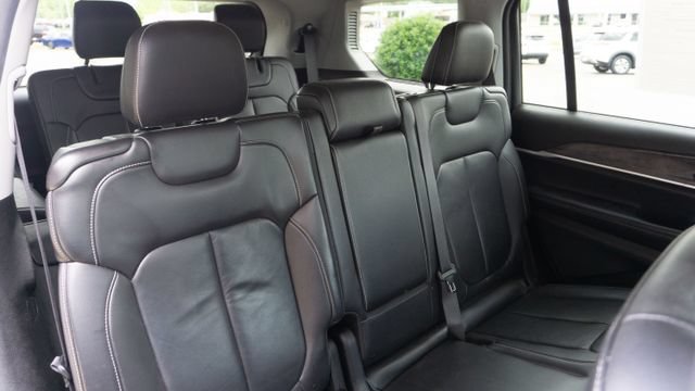 Used 2022 Jeep Grand Cherokee L Limited AWD/4WD image 16
