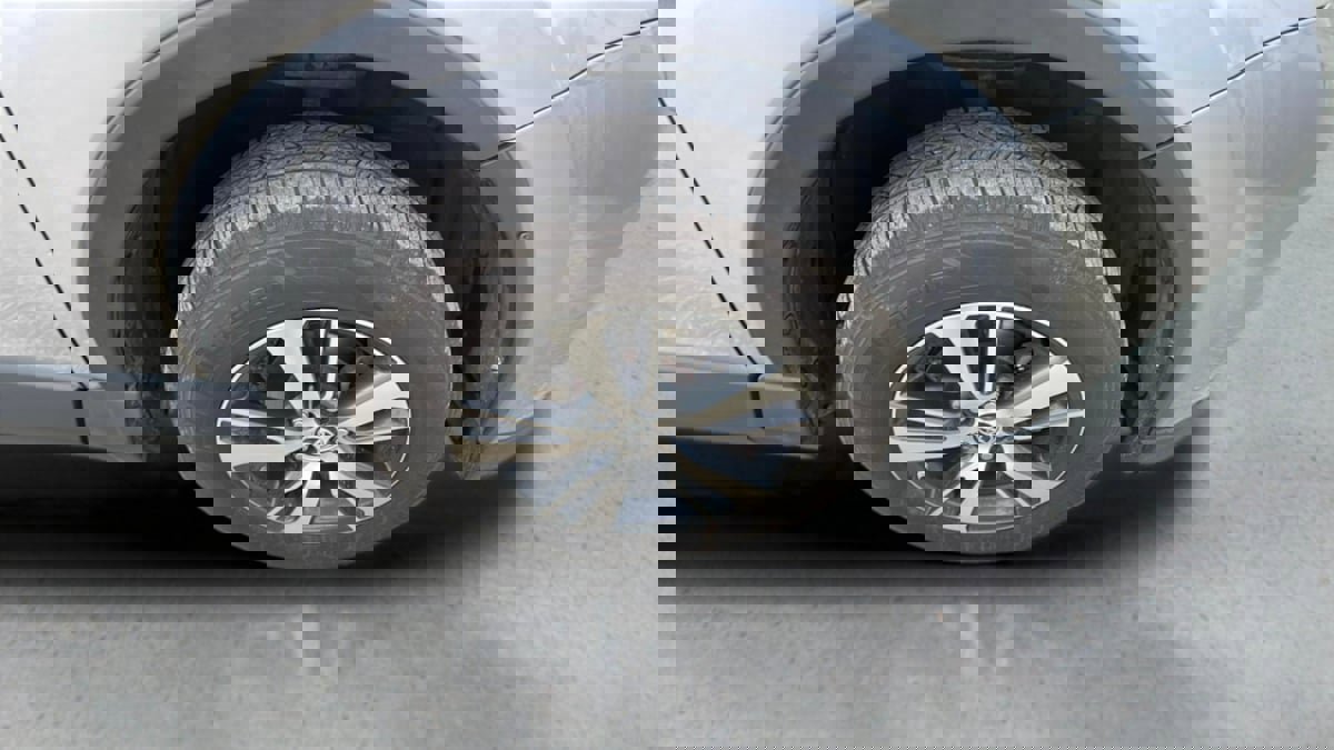 Used 2017 Toyota RAV4 XLE image 16