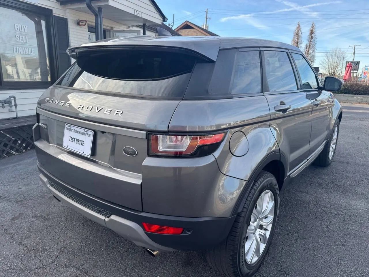 Used 2017 Land Rover Range Rover Evoque SE image 9