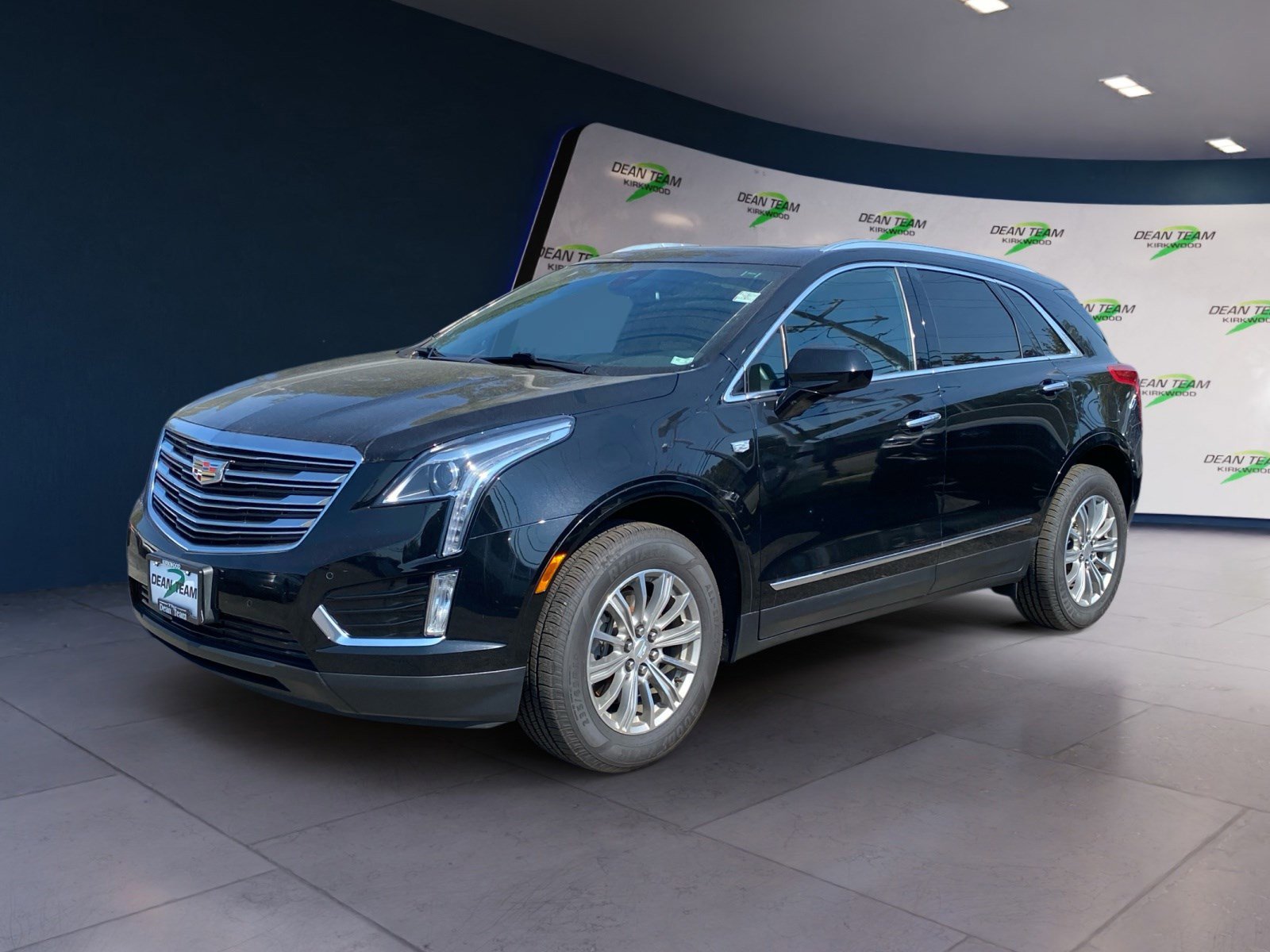 Used 2017 Cadillac XT5 Luxury w/ Driver Awareness Package AWD/4WD image 2