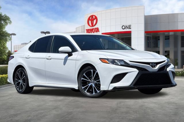 Used 2019 Toyota Camry SE FWD image 2
