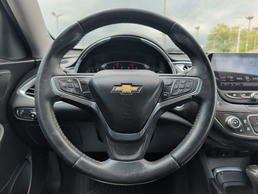 Used 2017 Chevrolet Malibu LT w/ Leather Package FWD image 11