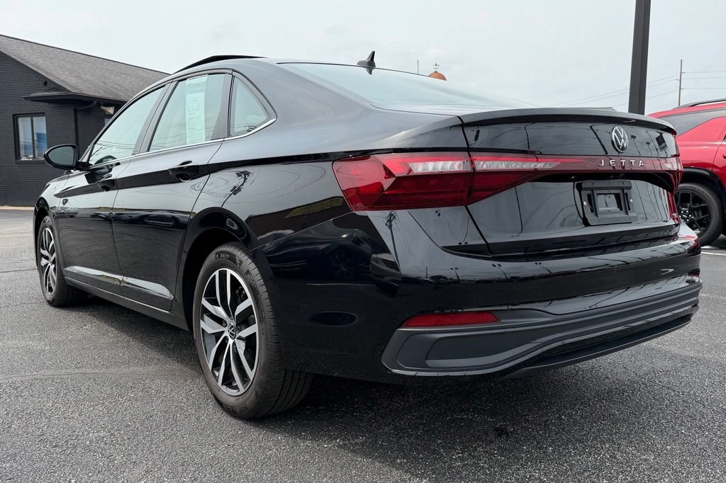 Used 2025 Volkswagen Jetta SE FWD image 5