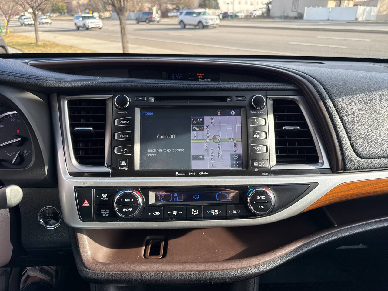 Used 2019 Toyota Highlander Limited AWD 4dr SUV image 4