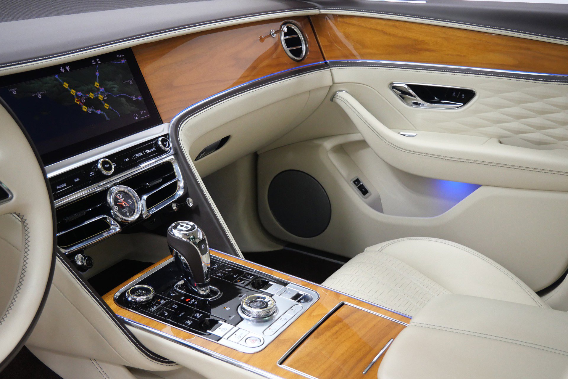 Used 2022 Bentley Flying Spur Plug-In Hybrid image 25