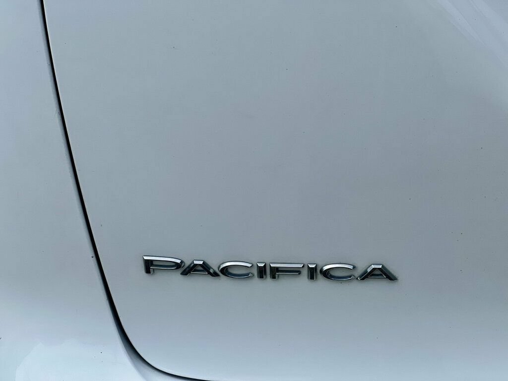 Used 2017 Chrysler Pacifica LX w/ Tire & Wheel Group FWD image 10