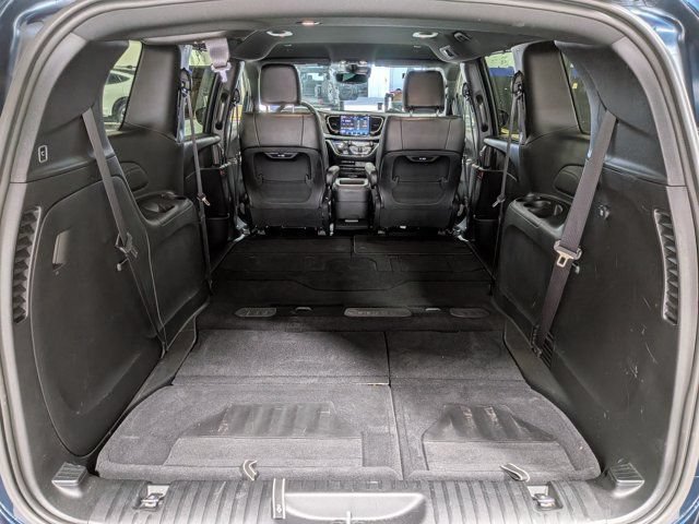 Used 2025 Chrysler Pacifica Select FWD image 13