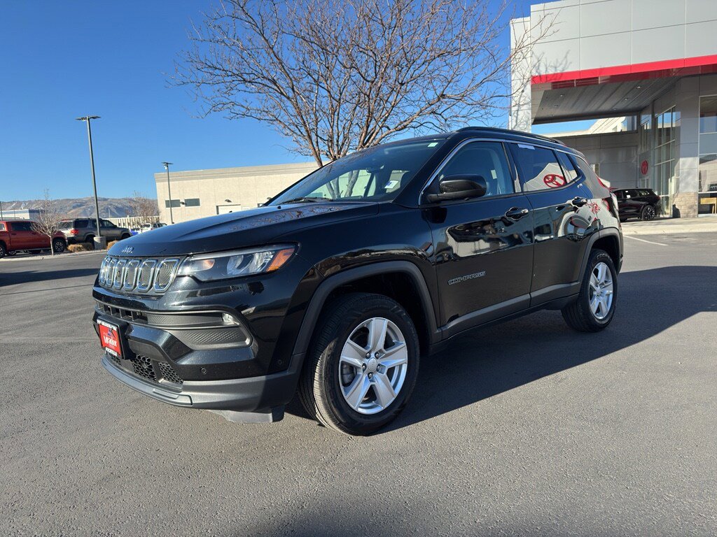 Used 2022 Jeep Compass Latitude w/ Convenience Group AWD/4WD image 5