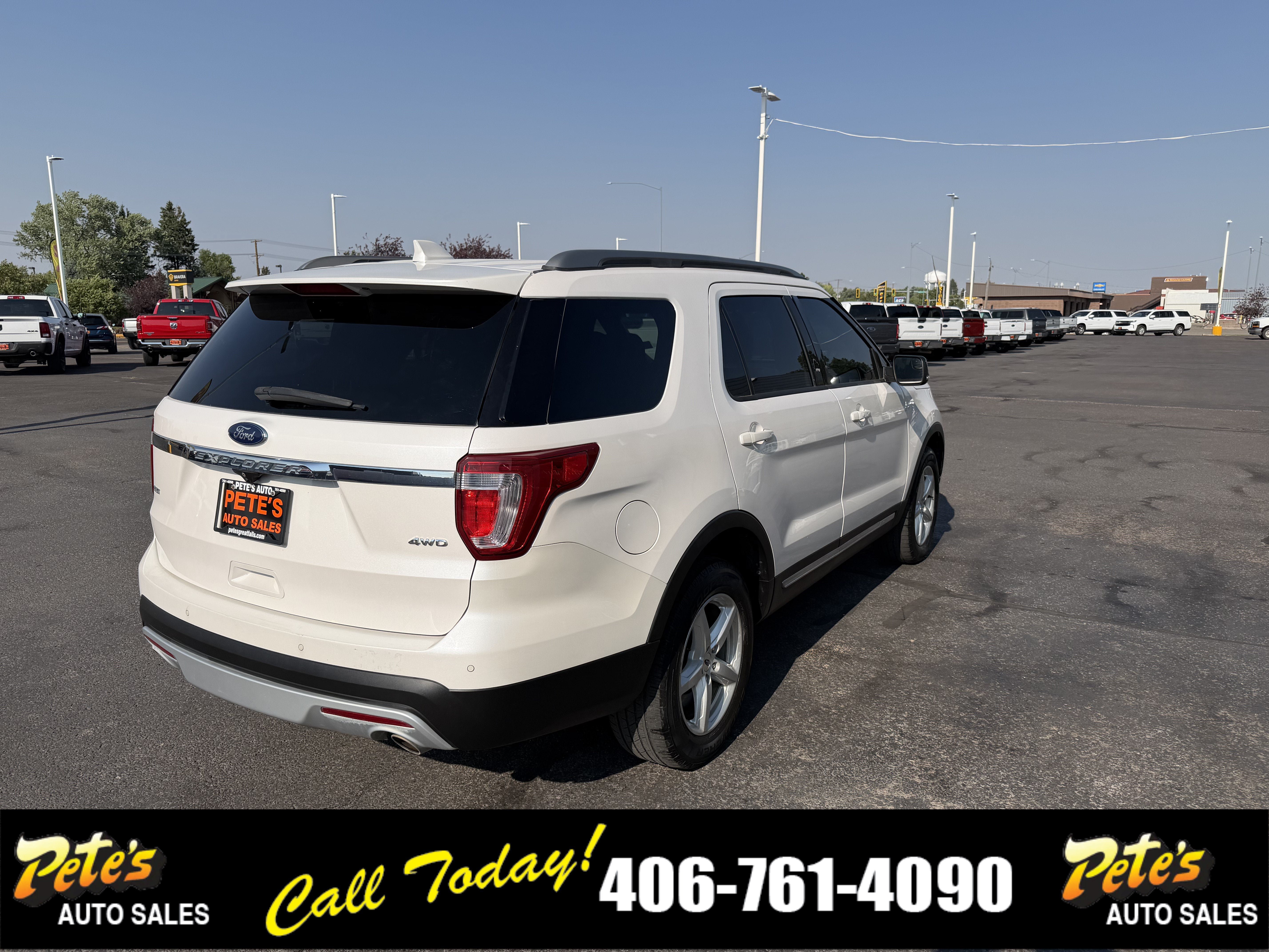 Used 2017 Ford Explorer XLT AWD/4WD image 4