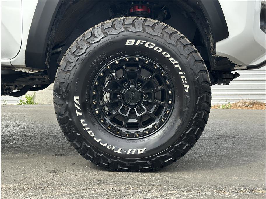 Used 2023 Toyota Tacoma TRD Off-Road w/ TRD Premium Off Road Package image 29