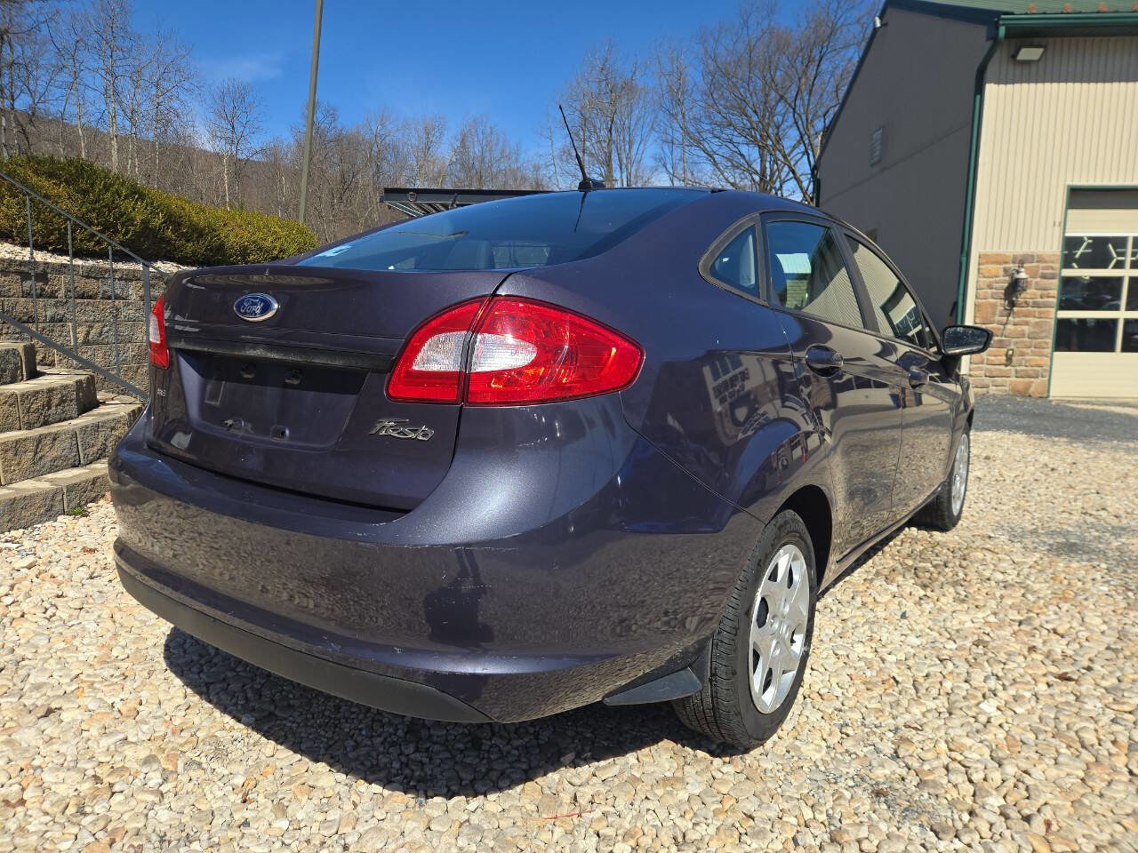 Used 2013 Ford Fiesta SE FWD image 7
