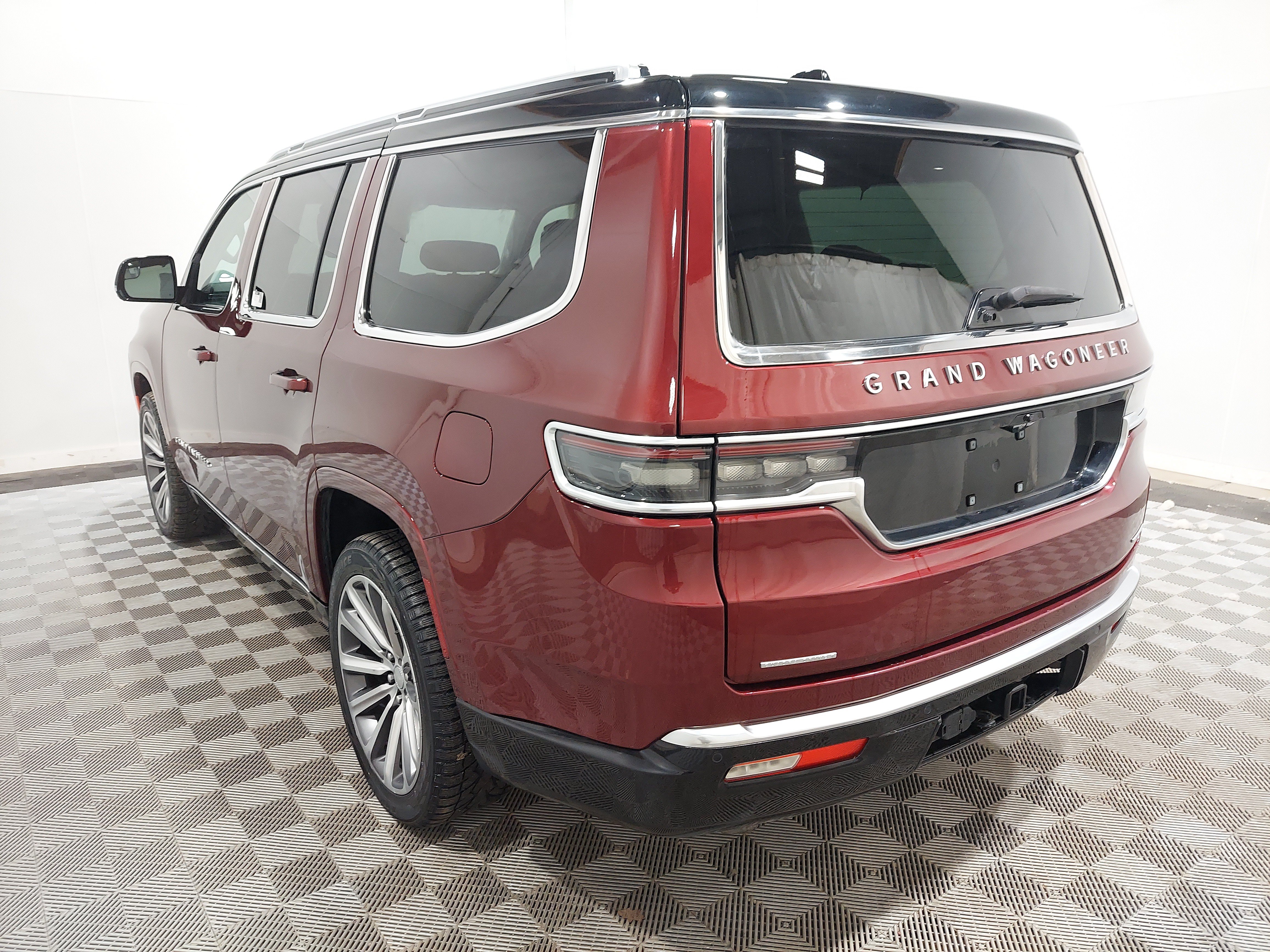 Used 2022 Jeep Grand Wagoneer Series II w/ Convenience Group III AWD/4WD image 2