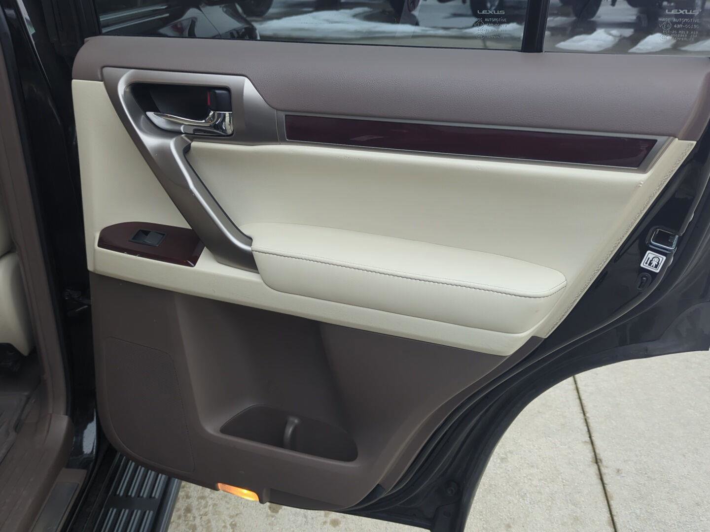 Used 2019 Lexus GX 460 Premium w/ Premium Package image 21