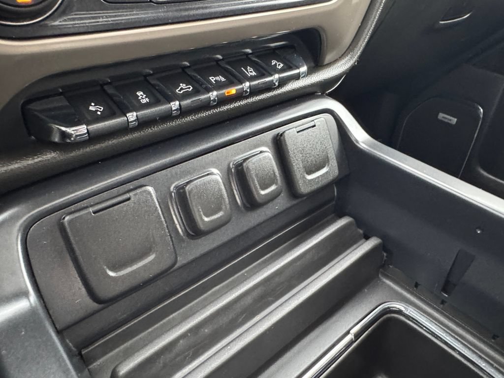 Used 2015 GMC Sierra 1500 Denali w/ Driver Alert Package AWD/4WD image 29