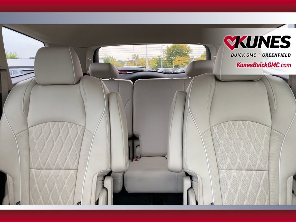 Used 2022 Buick Enclave Avenir w/ Avenir Technology Package image 18