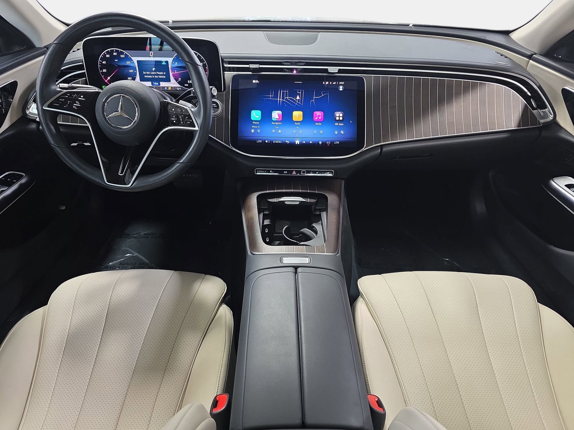 Used 2025 Mercedes-Benz E 350 4MATIC Sedan image 9