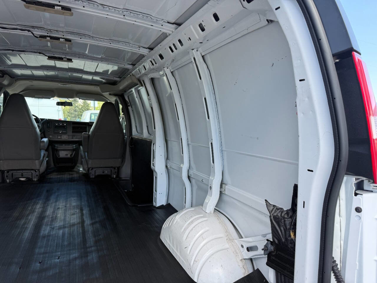 Used 2023 GMC Savana 2500 Extended w/ Driver Convenience Package RWD image 22