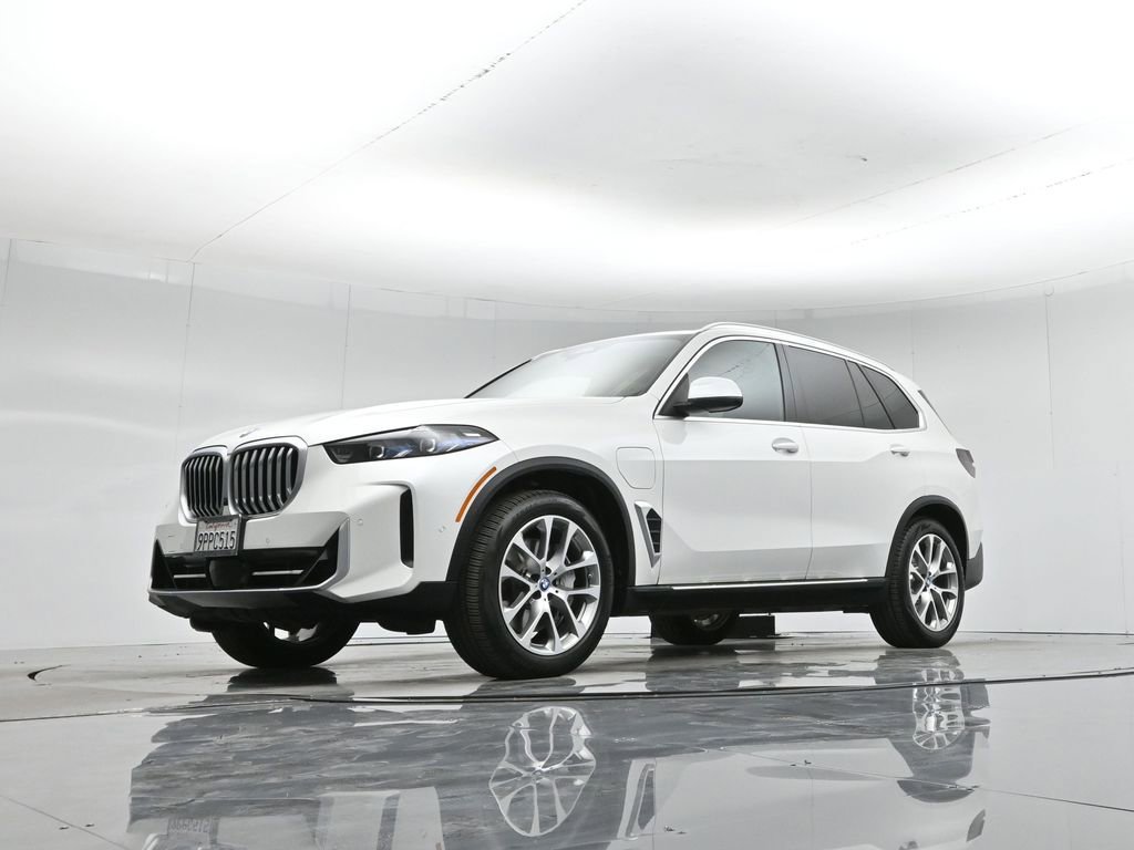 Used 2025 BMW X5 xDrive50e AWD/4WD image 48