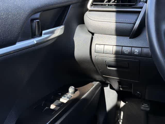 Used 2022 Toyota Camry SE FWD image 14