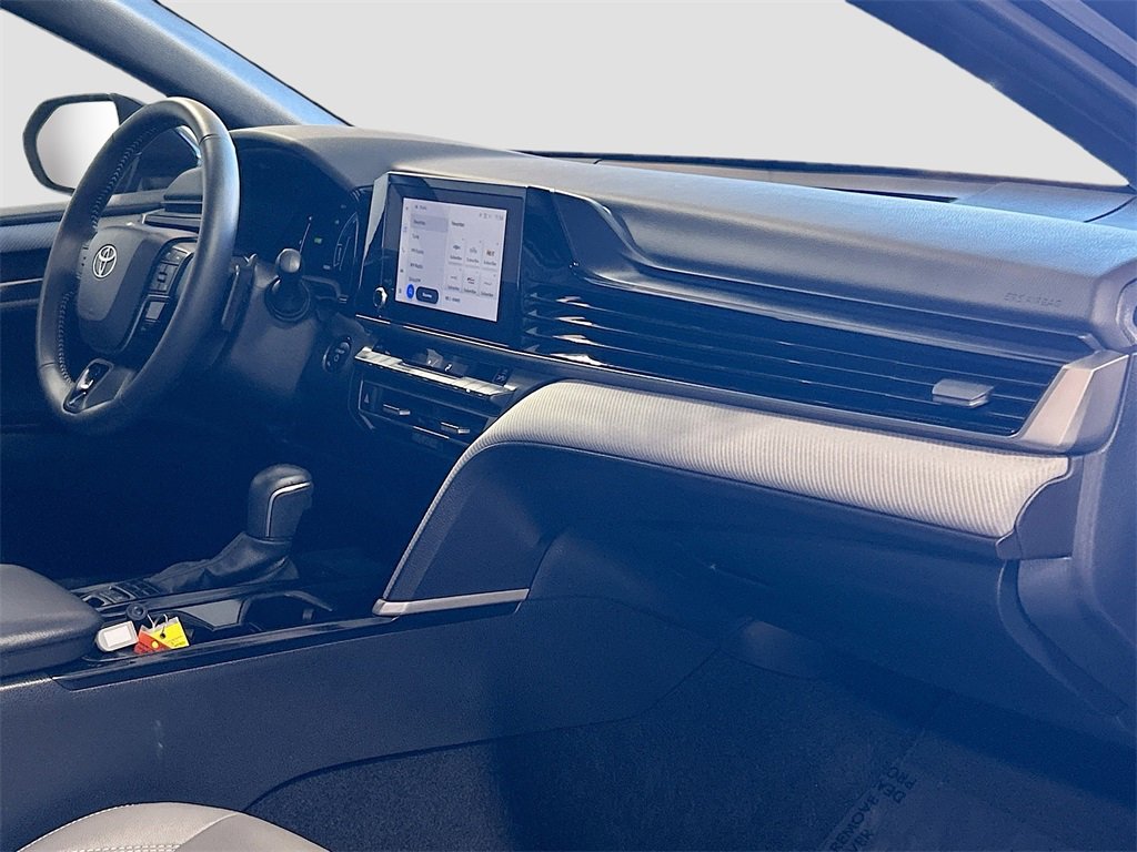 Used 2025 Toyota Camry SE w/ Convenience Package image 25