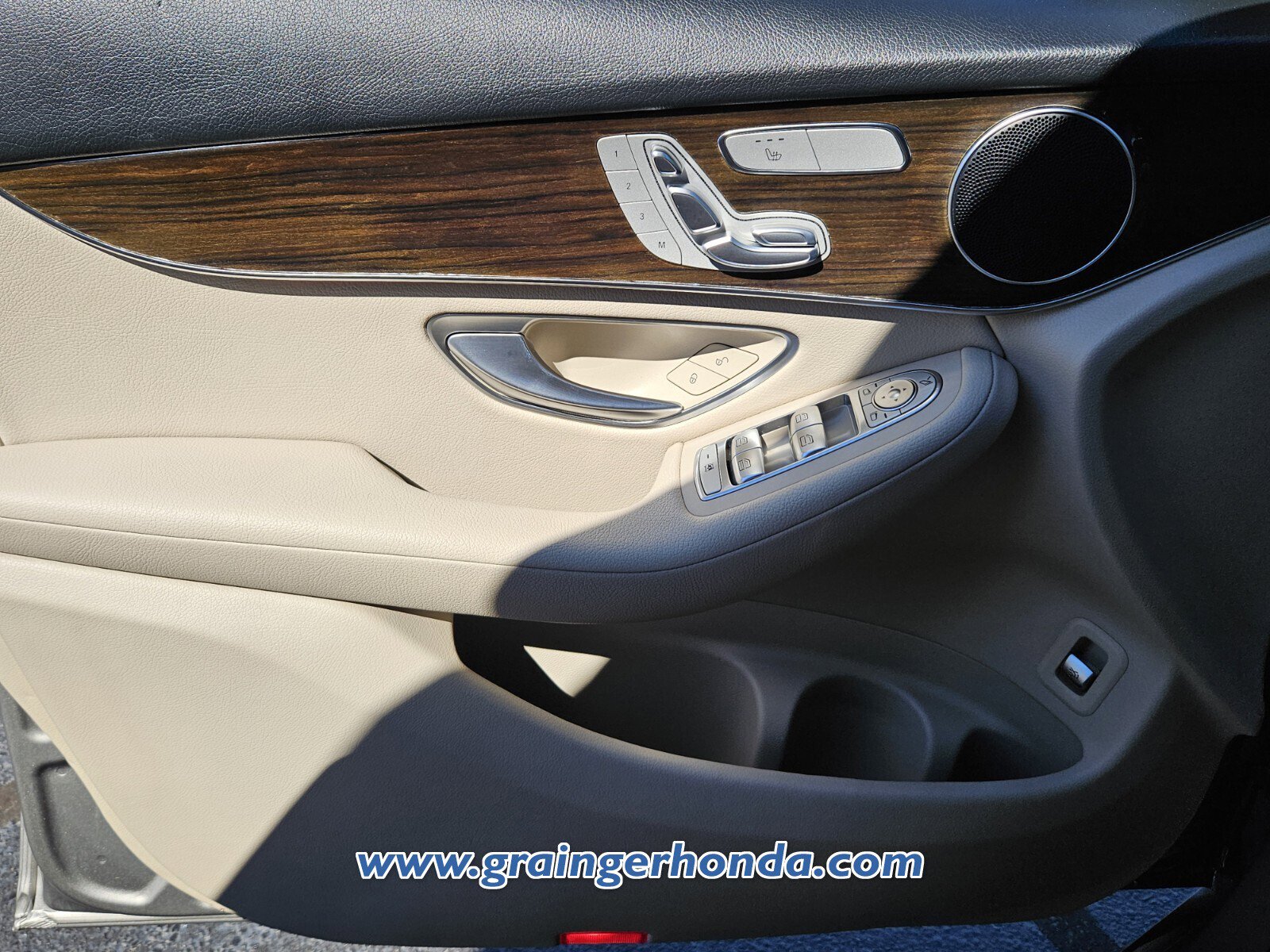 Used 2022 Mercedes-Benz GLC 300 w/ Premium Package Lite image 23