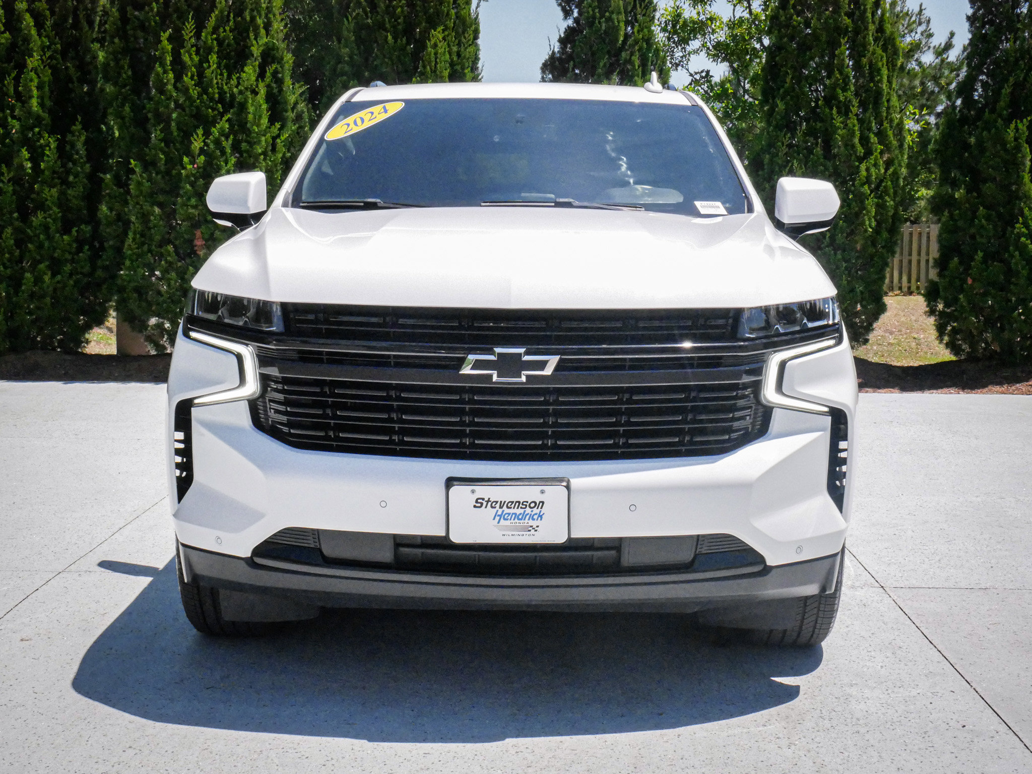 Used 2024 Chevrolet Suburban RST RWD image 3