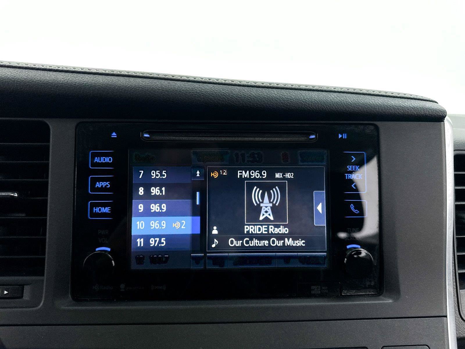 Used 2017 Toyota Sienna SE Premium FWD image 19