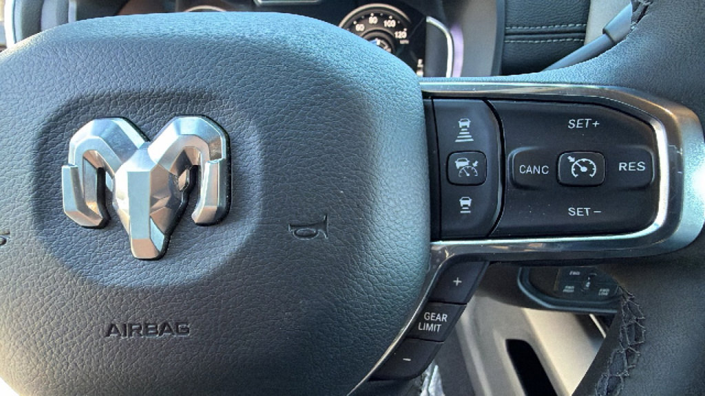 Used 2025 RAM 2500 Laramie AWD/4WD image 20