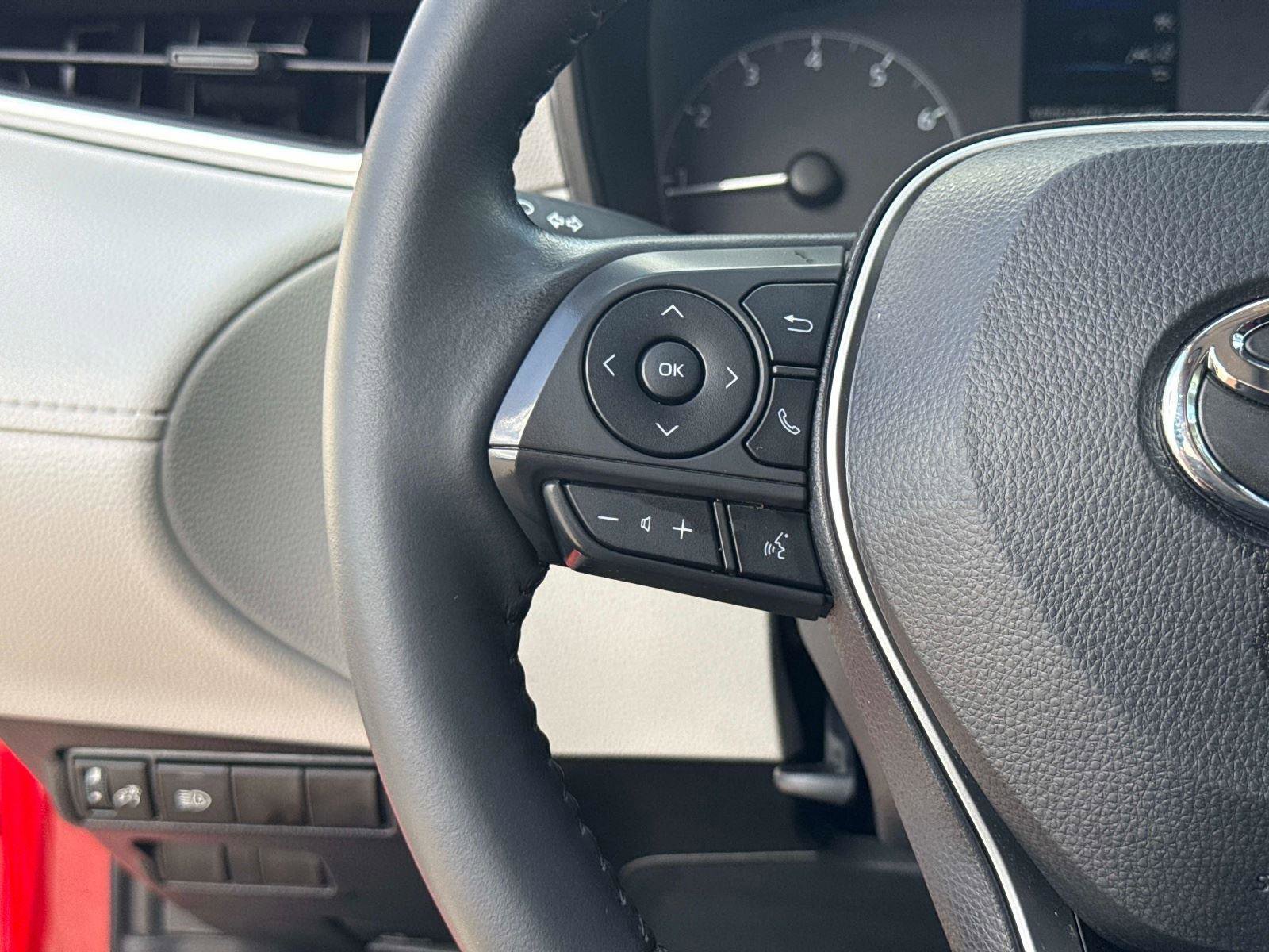 Used 2023 Toyota Corolla Cross LE w/ Moonroof Package image 28