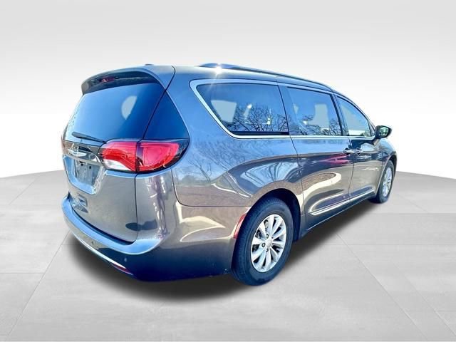 Used 2019 Chrysler Pacifica Touring-L image 7