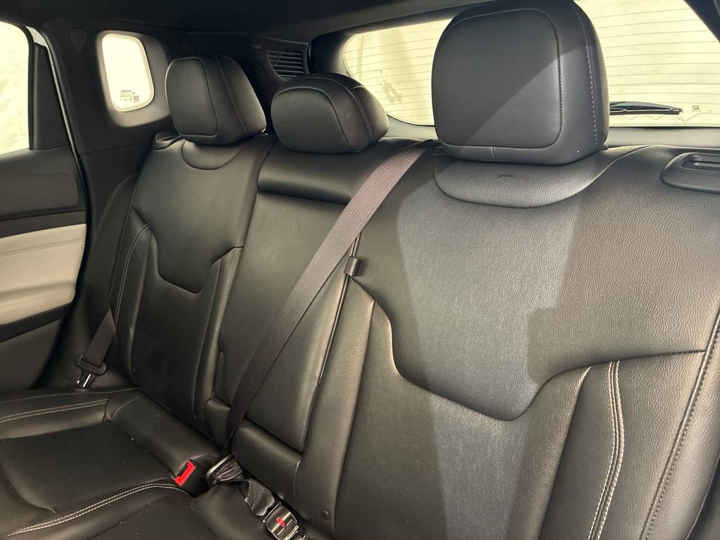 Used 2025 Jeep Compass Limited AWD/4WD image 11