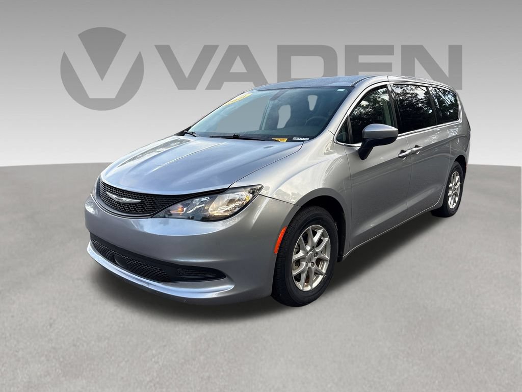 Used 2021 Chrysler Voyager LX FWD image 1
