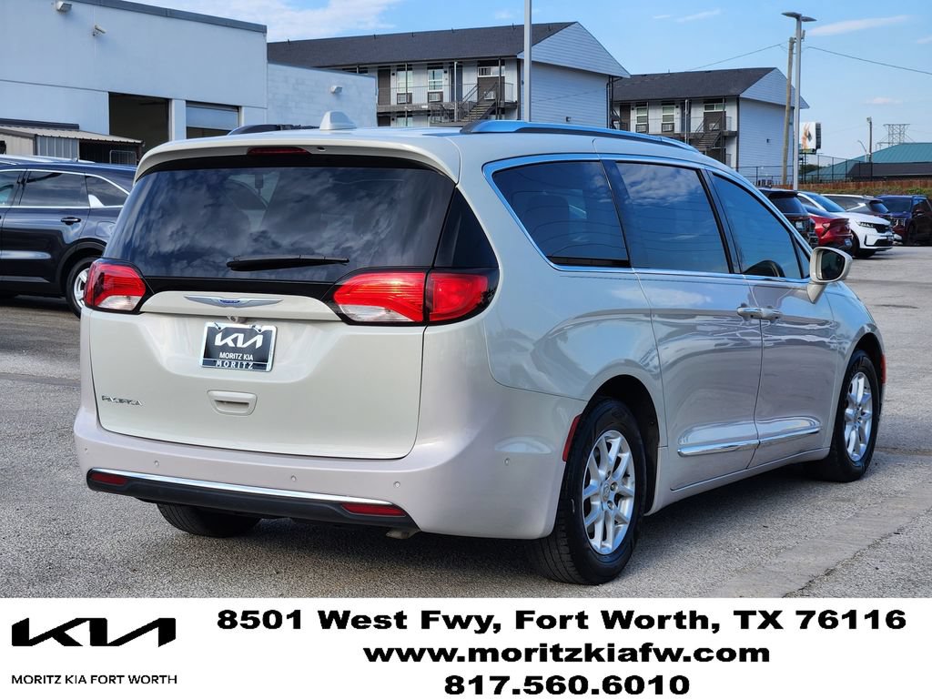 Used 2020 Chrysler Pacifica Touring-L w/ Advanced Safetytec Group FWD image 4